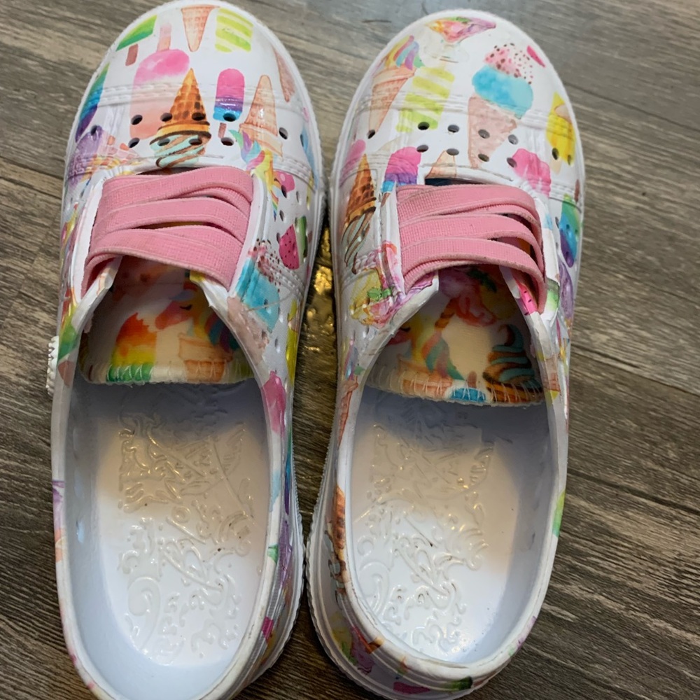 Girls slide on shoes